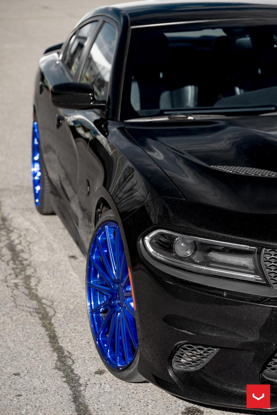 Детали экстерьера Dodge Charger SRT on Vossen Wheels (VFS2) 2017 года  (фото 23 из 26)